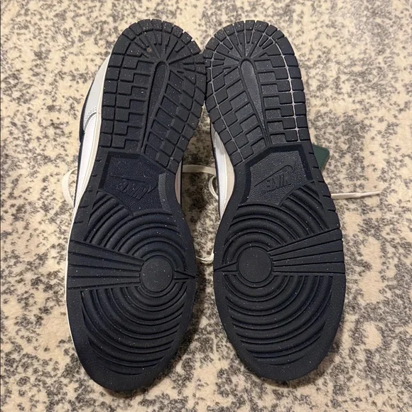 EUC Nike Dunk Low Men’s sneakers. US Size 10. - Picture 10 of 10